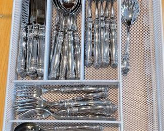 Southern Living Flatware, 4 spoons, 6 forks, 5 long prong forks, 8 large spoons, 8 knives, 1 sugar spoon,  $28