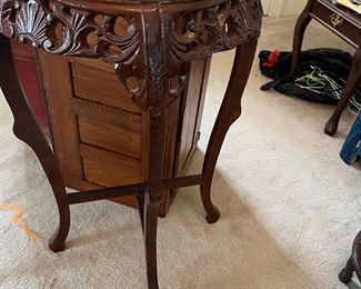 Demilune table carved wood