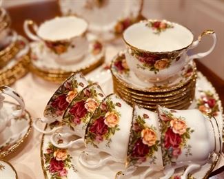 Old Country rose dishes