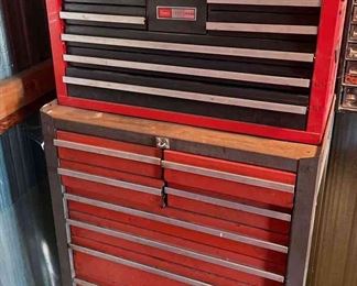 BE014VCraftsman 10 Drawer Tool Box And 9 Drawer Tool Cart With Contents
