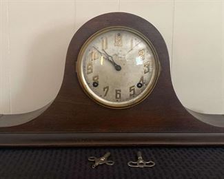 BE024VVintage Ingraham Mantle Clock