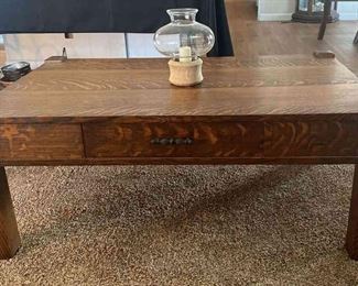 BE015Wood Coffee Table With Hurricane Lamp