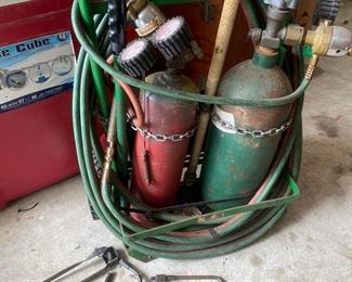 Small Oxygen Acetylene Torch Setup
Comes with everything pictured. 
Acetylene is empty, not sure about the other. 
Must be able to move and load yourself.