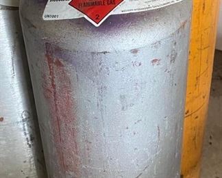 40 cu ft Acetylene Bottle
Has product in it, not sure how much.
Must be able to move and load yourself.