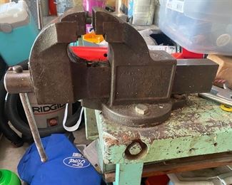 Vintage Parker 3” Vise Union Mfg
Great condition.
Opens and closes well.
Must be able to remove from table yourself.