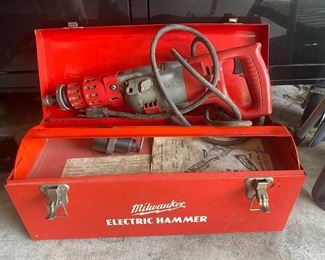 Milwaukee Heavy Duty Electric Rotary Hammer with Toolbox
Good working condition.