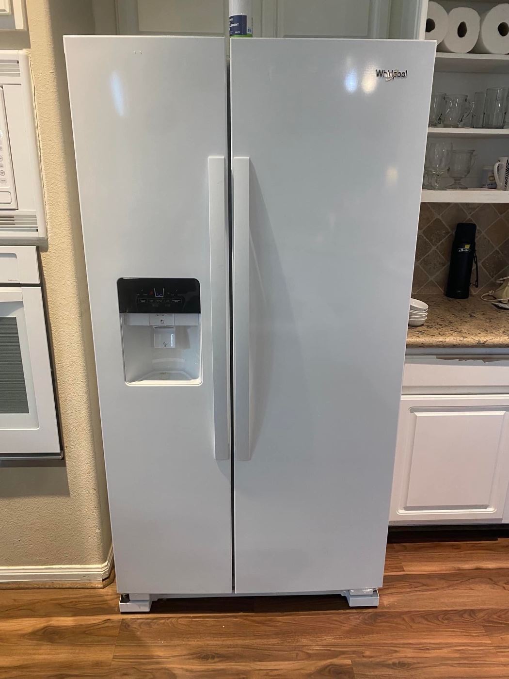 Whirlpool Refrigerator
Excellent working condition.
Only 4 years old.
Water & Ice work
3’ across x 30 1/2” deep x 69 1/2” tall
Must be able to move and load yourself.