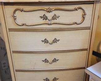 French provincial chest of drawers 