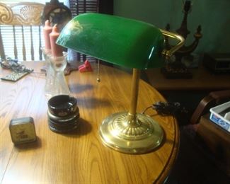 Brass banker's lamp w green glass shade