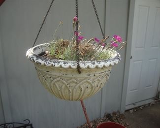 Hanging basket