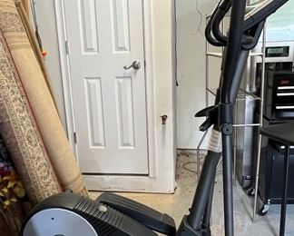 Gold's Gym Stride Trainer 380