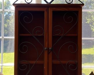 Counter/table-top cabinet