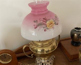 Gone with the wind electric lamp beautiful glass shade decorated with roses and brass base $125