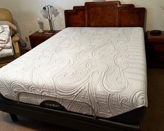 Serta queen size adjustable  bed with vibration mode $795