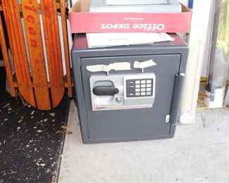 Sentry electronic safe