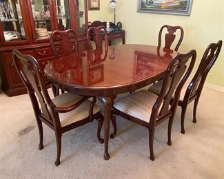 Thomasville Dining Table 6 Chairs