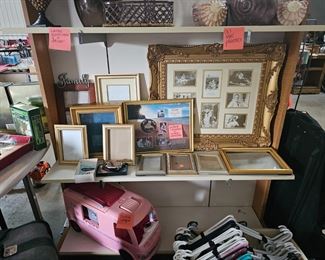 LOT OF PICTURE FRAMES