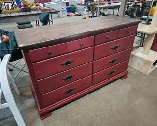 DRESSER