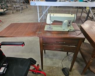 SEWING MACHINE
