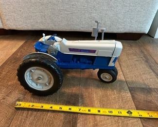  VINTAGE HUBLEY FORD COMMANDER 6000 METAL TRACTOR