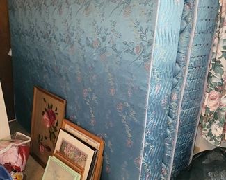 Queen mattress set (Thomasville) $15