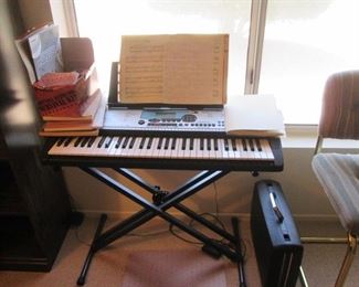 Yamaha Electric Keyboard 