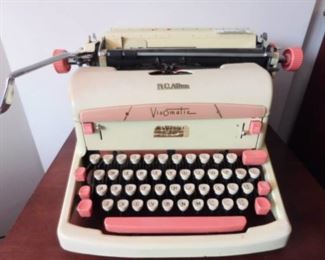 Beautiful Vintage VisOmatic Manual Typewriter