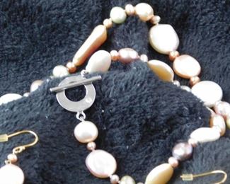 Pearl Necklace/Bracelet & Earring Set