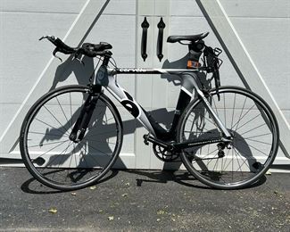 CERVÉLO P2C TRIATHLON BIKE | Cervélo P2C Vroomen White Design Tri Bike; In a Black / Silver / White color way; Shimano WH-R500 road wheelsets; Smartwall-C Tubing and TrueAero profiles.  Tire size 700 cm Carbon fiber Frame
Measurement from Crank Hole to top of bike frame tube is 51 CM. - l. 67 x h. 40 in (overall)