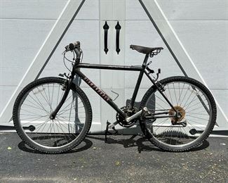 DIAMONDBACK MOUNTAIN BIKE | Diamondback Outlook DX Mountain Bike Medium 18” Bicycle 21-Speed Cromo Hiten tubing Released 1998 - 1999
26" Tires. - l. 66 x h. 36 in (overall)