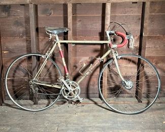 VINTAGE FREJUS/ CAMPAGNOLO BIKE | FREJUS  TORINO CAMPIONE DEL MONDO
60s STEEL FRAMESET
Made in Italy Reynolds 531 construction. 
Full Campagnolo Nuovo Record components (Campy Record) including cranks, derailleurs, brooks leather saddle, Brakes are Universal not Campy.
just needs a good clean and a tune up!
This bike is in the classic team colors and original factory finish. - l. 67 x h. 37 in