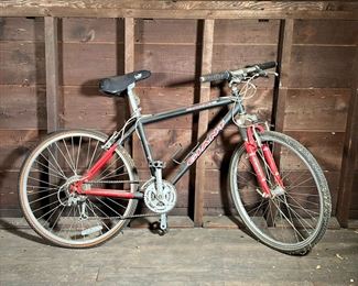 GIANT RINCON BIKE | Giant RINCON SE 2000’s mountain bike with 21 speeds; Kenda all-terrain wheels 26 x 1.5; frame size 17.5” medium Serial GP8R1568.  l. 67 x h. 38 in