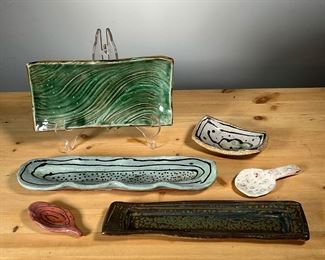 (6PC) MEG SMEAL POTTERY GROUP | Art pottery table items including pen trays and small dishes by Meg Smeal and other Potters. - l. 11.25 in (longest)