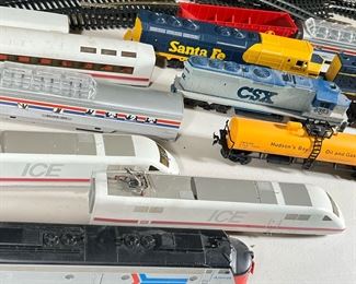 HO TRAIN LOT | Large HO Train Lot including Engines, Cars and Track
Makers include Fleischman (Germany), Bachman and Life Life.
Many Pieces As Is