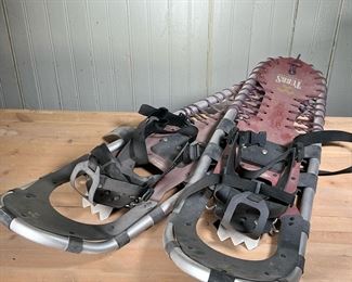 TUBBS SIERRA SNOW SHOES | Tubbs Sierra Snow Shoes in nice condition. -  l. 32 x w. 9 in