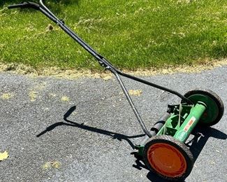 MANUAL LAWN MOWER | Scott's 16 in. Manual Walk Behind Push Reel Lawn Mower; Model#: 415-16S. -  l. 14 x w. 20.75 x h. 48 in