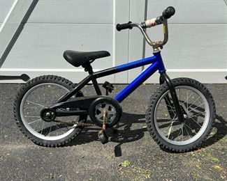 CHILD’S BIKE | Small two-wheeled bike for a child by Dynacraft. - l. 44 x h. 31 in (overall)