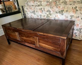 Great coffee table with 3 lift top compartments for storage