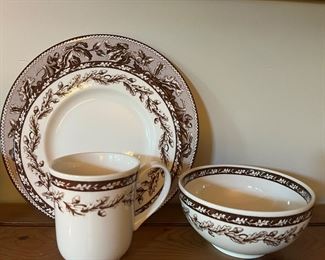 Josiah Wedgwood & sons England “Plymouth” for Williams Sonoma. 4pc place settings for 8 plus serving pcs. Thanksgiving tableware