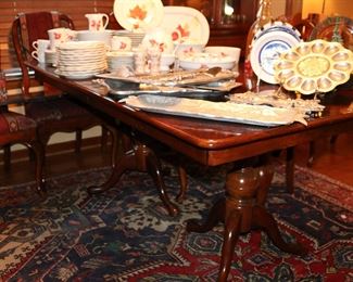 Dining Room Table and 6 Chairs