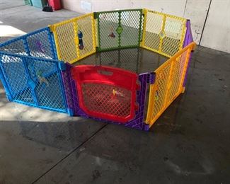 Kids play gate