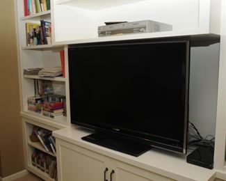 LARGE SAMSUNG HD TV