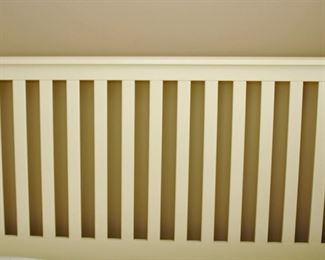 3 PICE BBEDROOM SET DRESSER, BEDSIDE TABLE, HEADBOARD