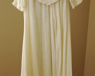 VICTORIAN CHILD'S GARMENT 