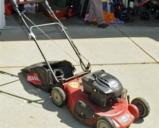 CLEAN TORO REAR BAGE MOWER