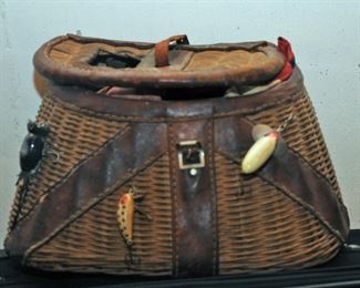 ANTIQUE FISHING CREEL 