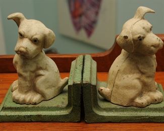 CAST IRON DOG BOOKENDS