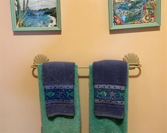 Colorful sea creatures adorn this lovely towel and rack set. 