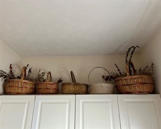 Very nice selection of baskets 