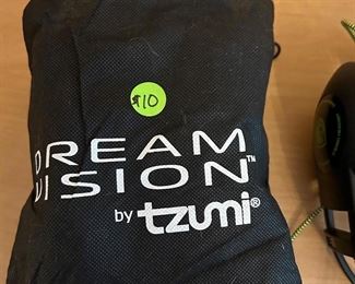 Virtual reality headset . 